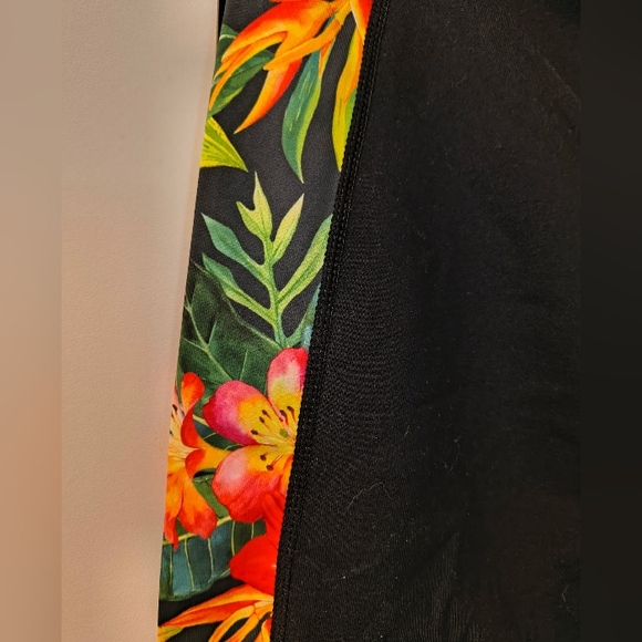 Fit Bit Brand New With Tags Black Leggings With Bright Floral Accents! - Picture 6 of 7